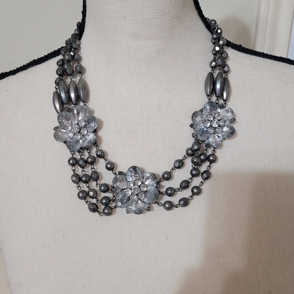 Lane Bryant Beautiful Flower Bling Necklace Used...Bougie !!!..strand beads miss - Picture 7 of 11